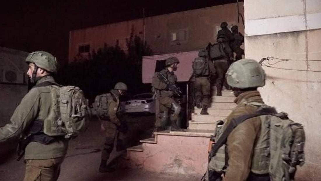 اعتقال 23 فلسطينياً في الضفة الغربية المحتلة