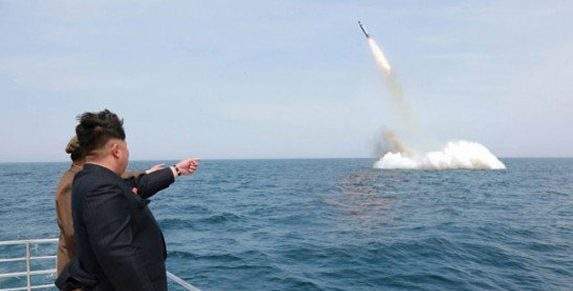 كوريا الشمالية ستختبر إطلاق صاروخ باليستي من غواصة