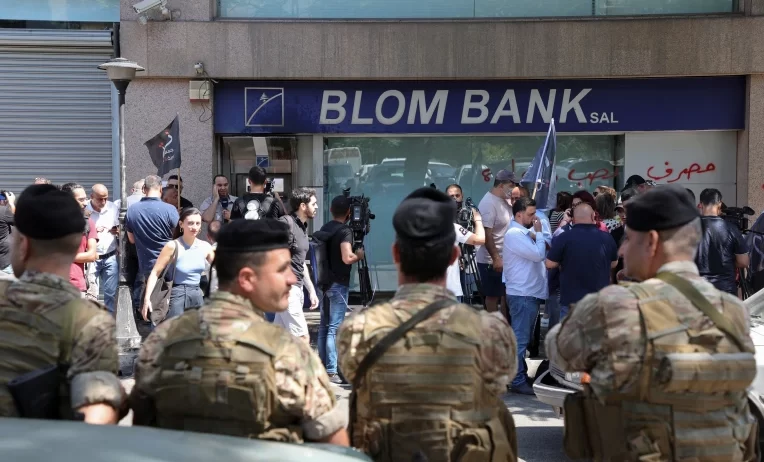 داخلية لبنان: مقتحمي البنوك "تحركهم أجندات خارجية"