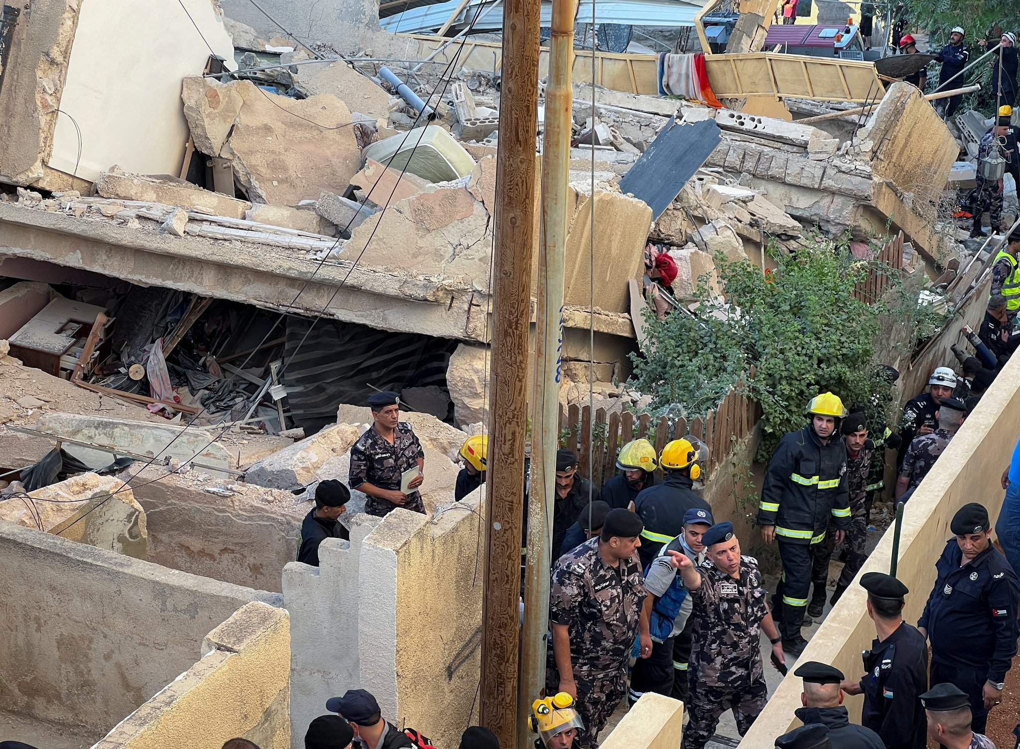 ضحايا ومصابين جراء انهيار مبنى في الأردن