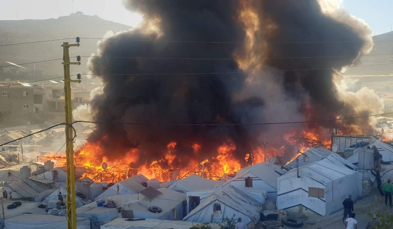 حريق كبير في مخيم للنازحين السوريين في لبنان