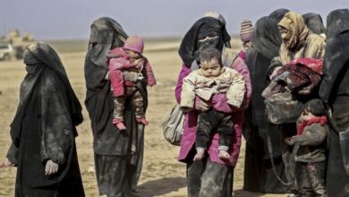 فرنسا تعيد 15 امرأة و40 طفلاً من مخيمات سوريا