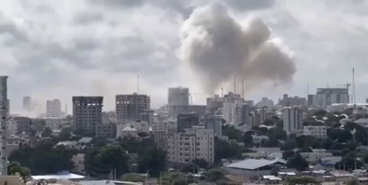 انفجاران متزامنان يستهدفان وزارة التربية في الصومال