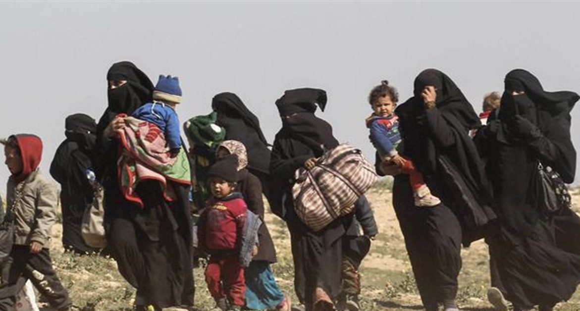 أستراليا تعيد عائلات مقاتلين من داعش في سوريا