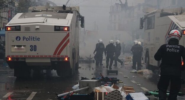 بالصور: أعمال شغب في بروكسل عقب هزيمة بلجيكا أمام المغرب