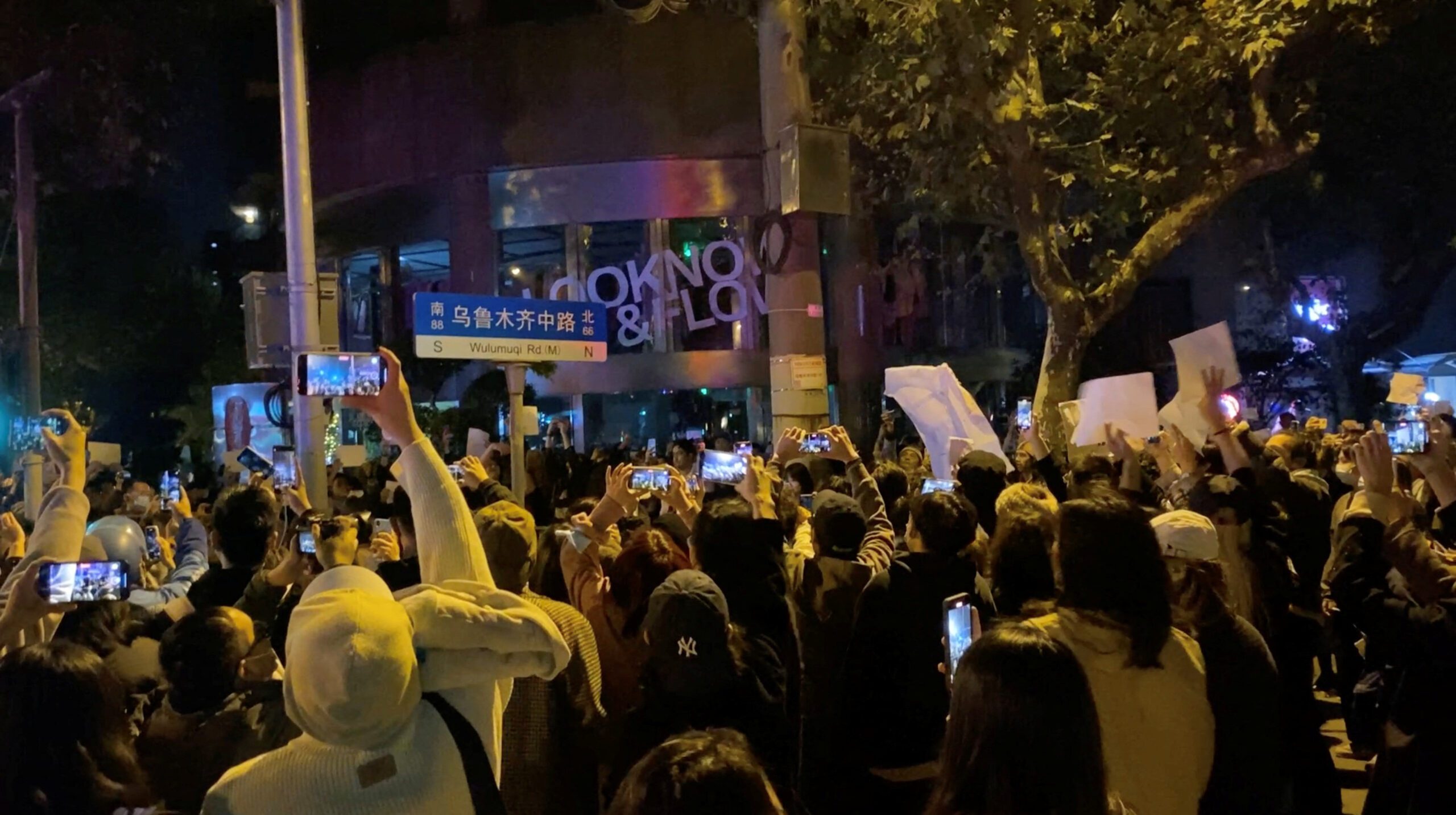 تواصل الاحتجاجات في الصين رفضاً لقيود كورونا