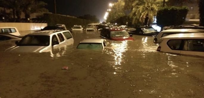 الكويت: إنقاذ 211 محاصراً بالأمطار