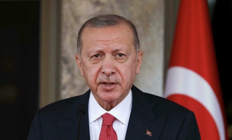 أردوغان يهدد بشن "عملية برية" في سوريا