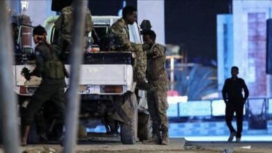 مقتل 10 وإصابة وزير الأمن في الصومال بهجوم إرهابي على فندق