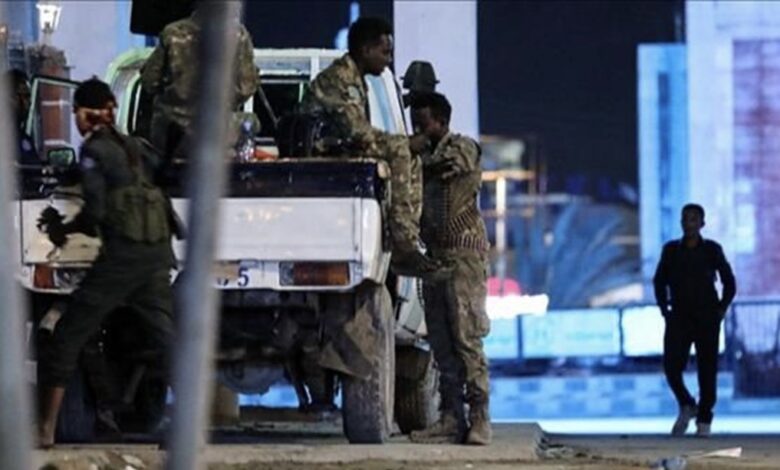 مقتل 10 وإصابة وزير الأمن في الصومال بهجوم إرهابي على فندق