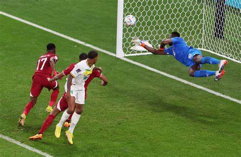 منتخب قطر يخرج من المنافسة بعد سقوطه أمام السنغال