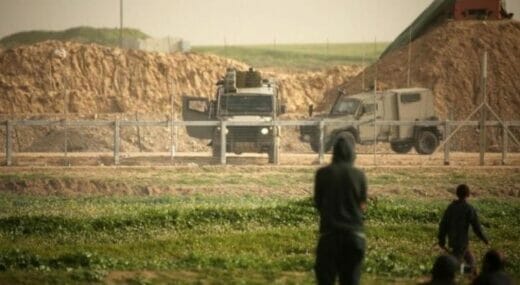 الاحتلال الإسرائيلي يستهدف المزارعين وصيادي العصافير في غزة
