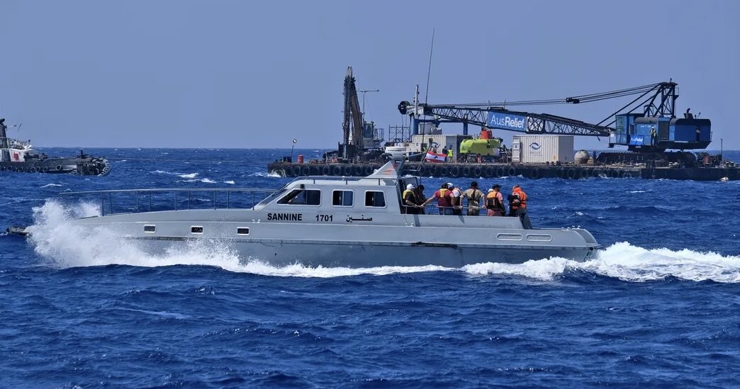 لبنان: انتشال جثتين من مركب مهاجرين غرق قبالة سواحل بيروت