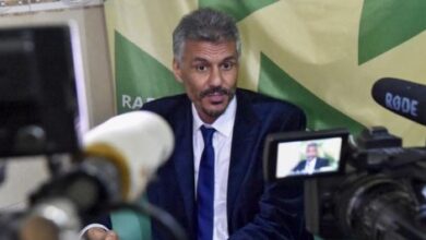 الجزائر تفرج عن المعارض رشيد نكاز بعفو رئاسي