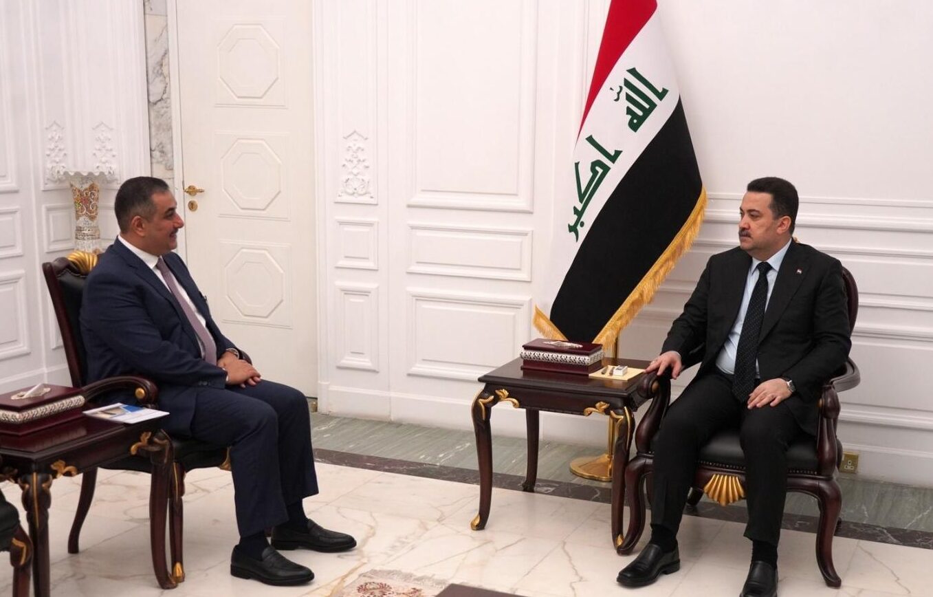 رئيس وزراء العراق يعفي محافظ البنك المركزي من منصبه
