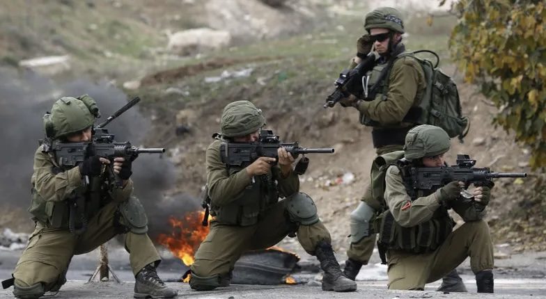 استشهاد فلسطيني واصابة اخر برصاص الاحتلال الاسرائيلي