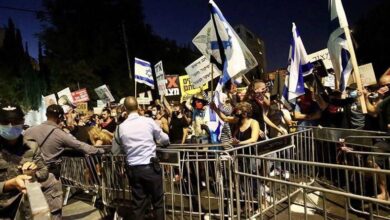 صور: تظاهر آلاف الإسرائيليين ضد حكومة نتانياهو في تل أبيب