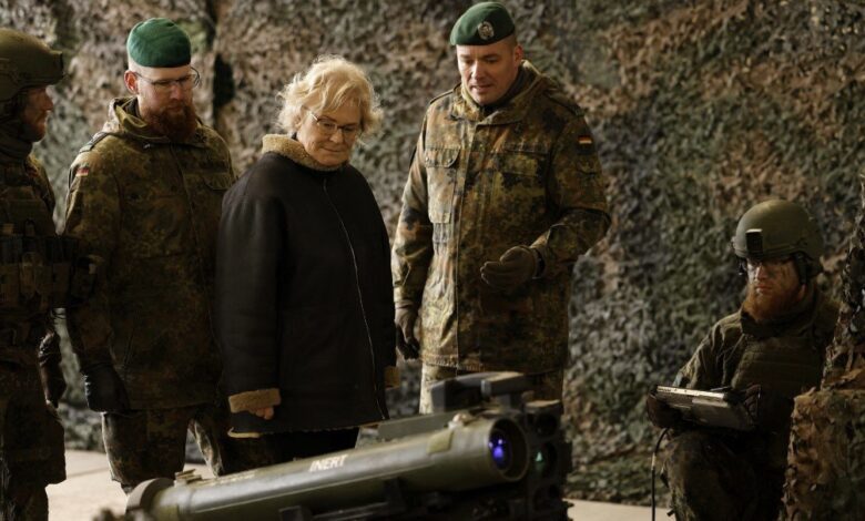 بسبب أخطائها .. استقالة وزيرة الدفاع الألمانية