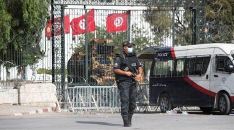 اعتقال 9 نساء خططن لاغتيال وزير الداخلية سابقاً في تونس