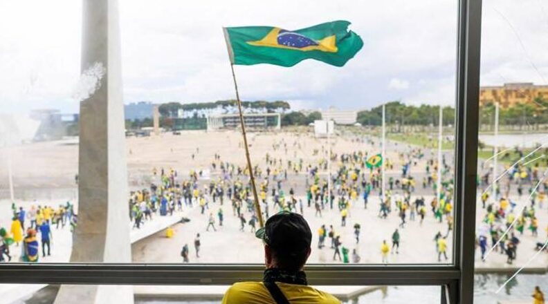 عبر رسائل مشفّرة .. خرج ملايين المتظاهرين في البرازيل