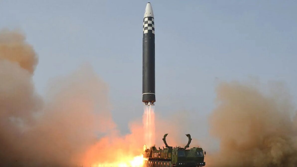 كوريا الشمالية تبدأ العام الجديد بإطلاق صاروخ باليستي