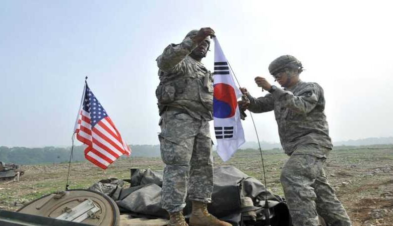 أمريكا وكوريا الجنوبية تجريان مناورات تشمل قاذفة استراتيجية