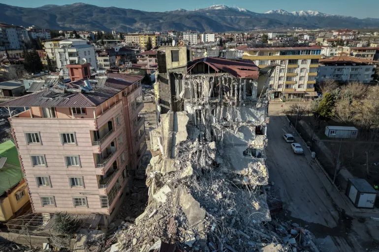 مهندسون أتراك يطورون تطبيقات للرد على صرخات ضحايا الزلازل