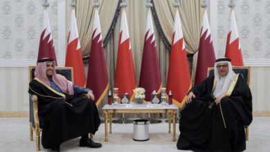 قطر والبحرين يبحثان تعزيز التعاون و"إنهاء الملفات العالقة"