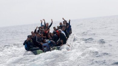 إنقاذ 48 مهاجراً وسط البحر المتوسط على متن قارب خشبي