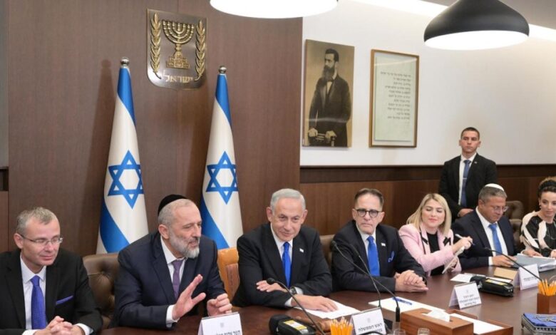 تقارير إسرائيلية: حزب يميني يهدد بإسقاط حكومة نتانياهو