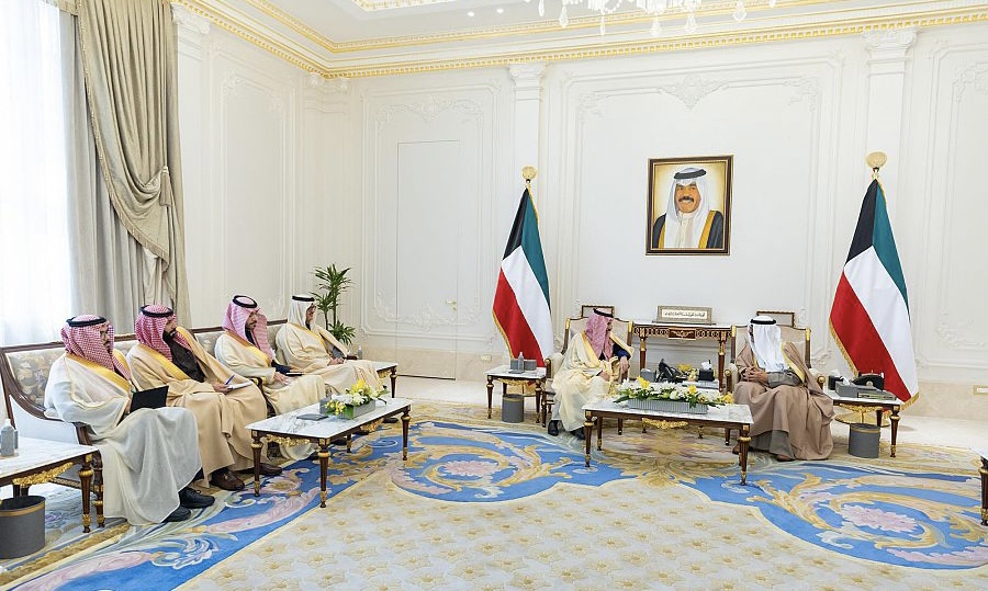 وزير خارجية السعودية يزور الكويت لتعزيز التعاون بين البلدين