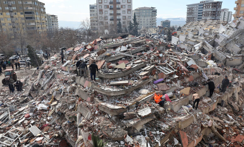 أكثر من 16 ألف قتيل وملايين المتضررين في زلزال تركيا وسوريا
