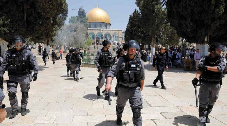 الاحتلال الإسرائيلي يقتحم المسجد الاقصى ويعتدي على المعتكفيين
