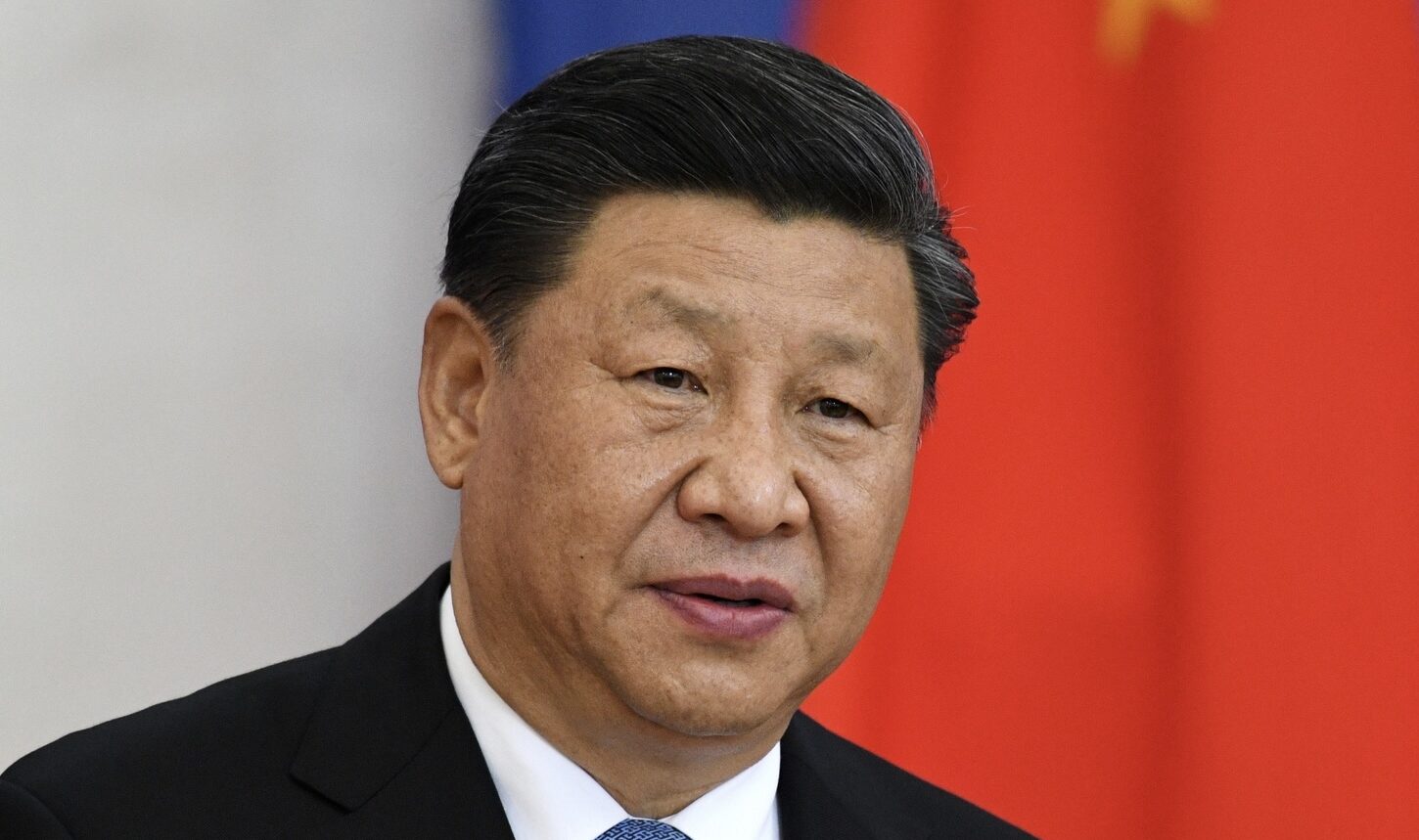 لتطوير الشراكة بين البلدين.. رئيس الصين يصل موسكو