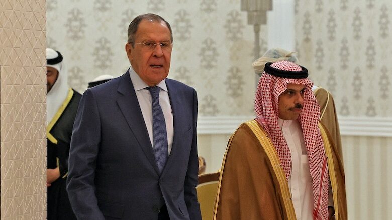 السعودية: نسعى لتعزيز العلاقات مع روسيا