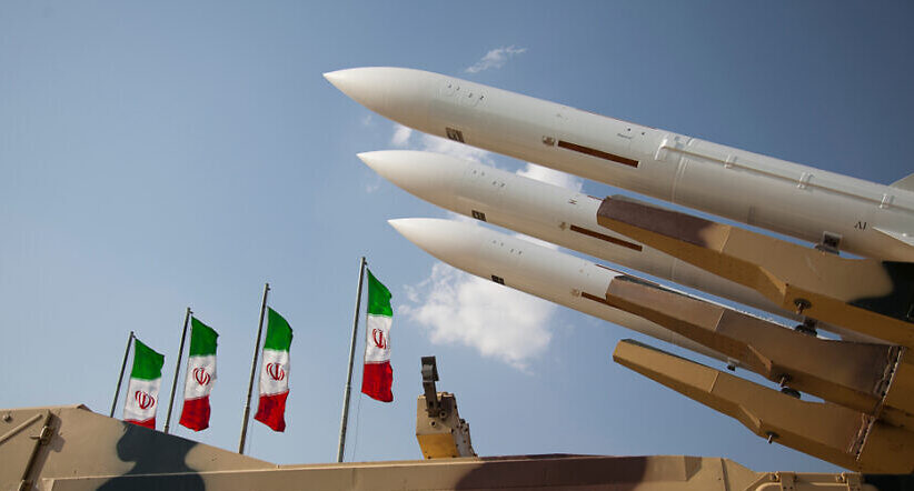 إيران تنقل كماً كبيراً من الأسلحة إلى روسيا في "صفقة سرية"