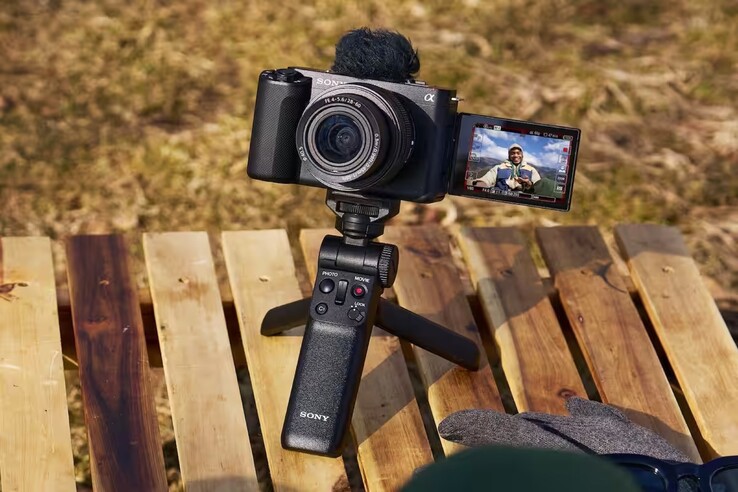 سوني تطلق أصغر وأخف كاميرا لمدونات الفيديو في العالم