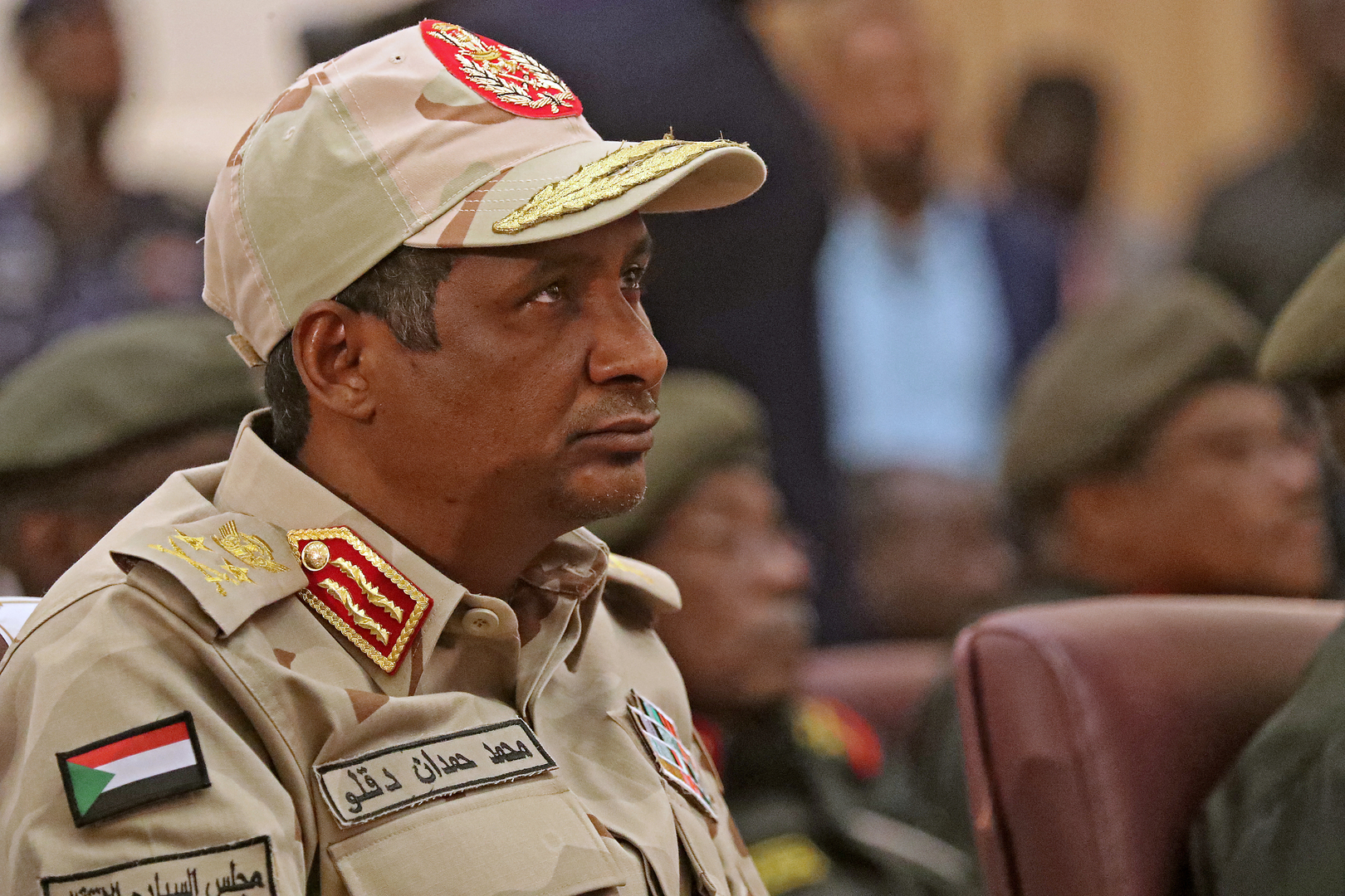 قائد الدعم السريع ينفي اغتياله.. وهذه حصيلة القتلى في السودان