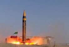 إيران تكشف عن صاروخ باليستي جديد يتجاوز سرعة الصوت