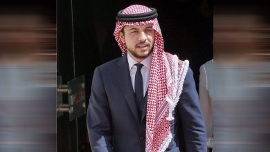صور| على خطى والده.. هذه ما فعله ولي عهد الأردن مع أخيه الأمير هاشم!
