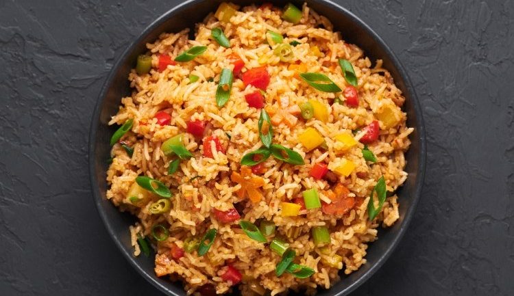 وصفة سريعة وشهية .. أفضل طريقة لتحضير الأرز الحار مع الخضراوات