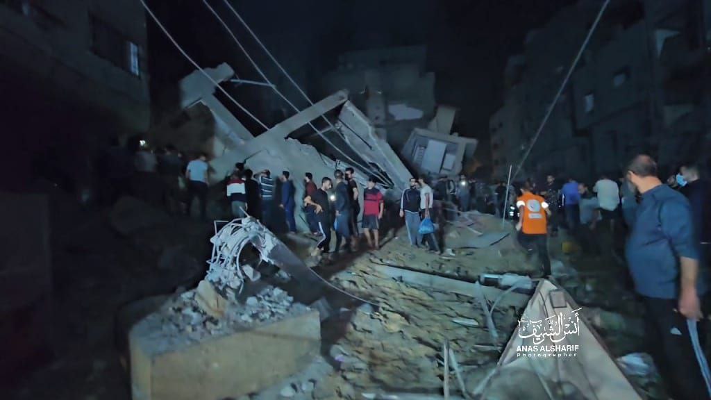 صور| استهداف النازحين جنوب قطاع غزة وسط انقطاع كافة الاتصالات 