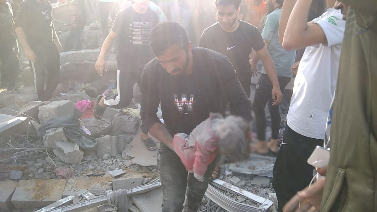 مجزرة الفاخورة.. نحو 200 شهيد في قصف مدرسة أونروا شمال غزة