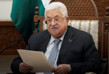 الرئيس الفلسطيني محمود عباس خلال اجتماع في رام الله بالضفة الغربية